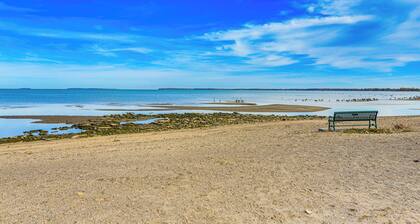 Walk to Beach & Lighthouse: Port Clinton Studio