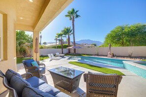 Outdoor pool - Saltwater Pool & Hot Tub at Mission Hills Home! (Rancho Mirage)