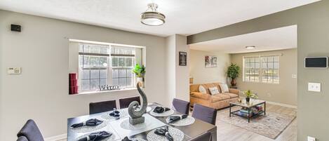 House (6 Bedrooms) | Front of property