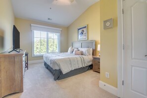 Apartment (2 Bedrooms) | Interior - 3 Mi to Beach - Edgewater at Barefoot Resort Condo (North Myrtle Beach)