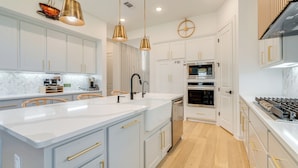 Interior - 12 Mi to Historic Georgetown: Hill Country Home (Georgetown)