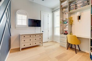 Interior - 12 Mi to Historic Georgetown: Hill Country Home (Georgetown)