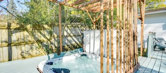 Sand Lake Retreat: Canal Access & Large Yard!