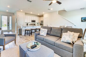 Interior - 6 Mi to Disney: Townhome w/ Patio in Kissimmee (Kissimmee)