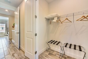 Interior - 6 Mi to Disney: Townhome w/ Patio in Kissimmee (Kissimmee)
