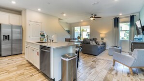Interior - 6 Mi to Disney: Townhome w/ Patio in Kissimmee (Kissimmee)