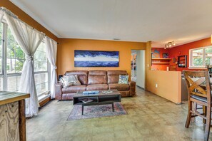 Interior - Fort Walton Beach Home ~ 2 Mi to Okaloosa Island! (Fort Walton Beach)