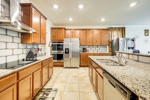 Interior - New Braunfels Home < 5 Mi to Dtwn, River & More! (New Braunfels)