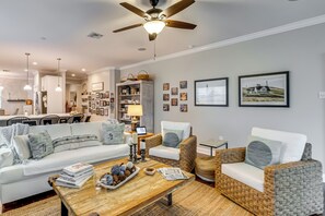 Interior - North Fort Myers Home w/ Heated Pool & Lake Views! (North Fort Myers)