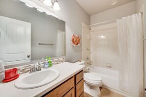 Interior - Colorado Springs Home Near Dtwn, Great for Groups! (Colorado Springs)