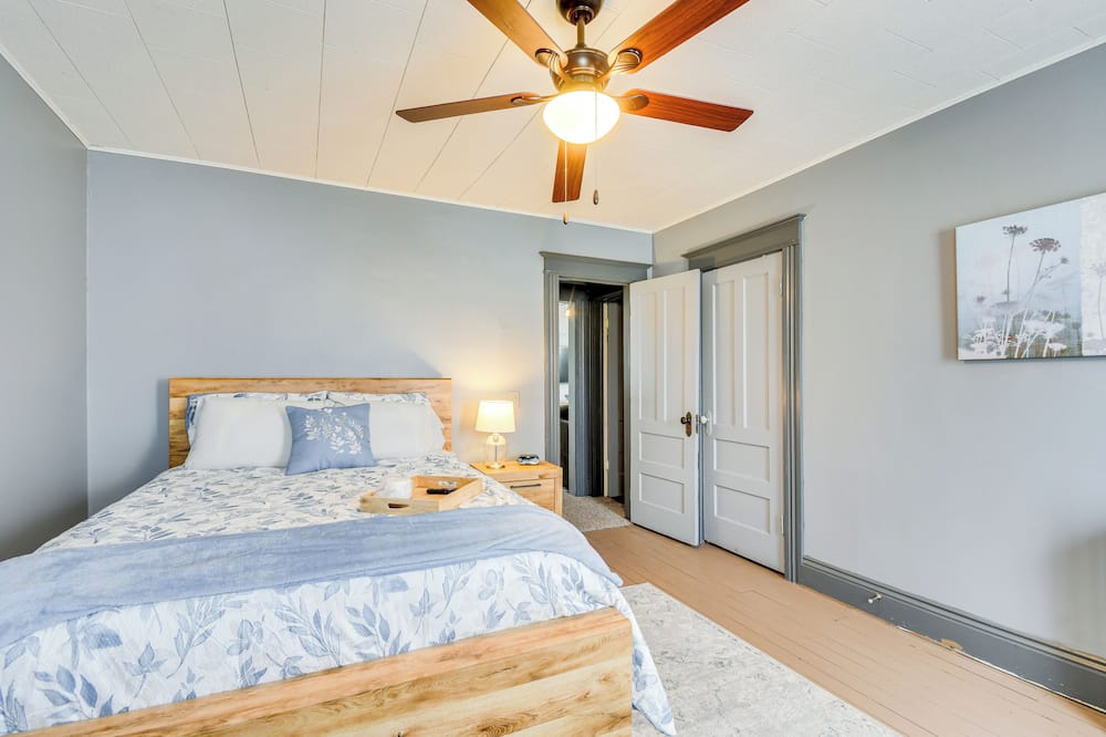 < 2 Mi to Hospitals & University: South Wedge Apt! - Webster, NY