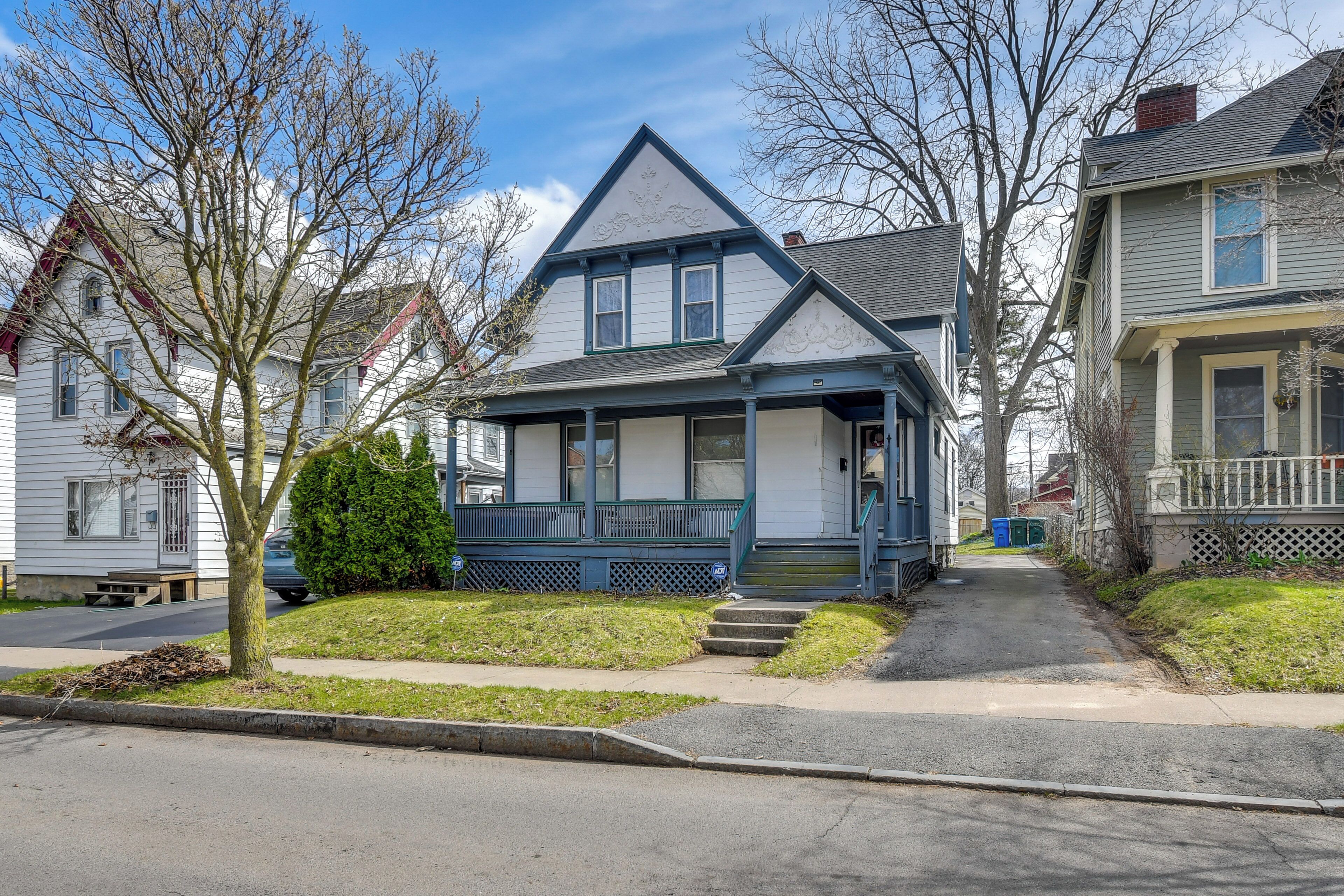 Apartment (2 Bedrooms) | Front of property