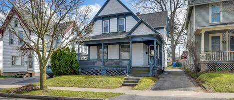 Apartment (2 Bedrooms) | Front of property