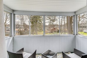 Interior - < 2 Mi to Hospitals & University: South Wedge Apt! (Rochester)