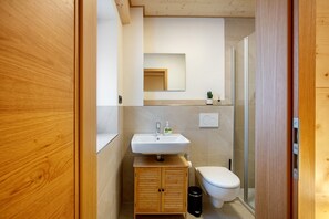 Shower, towels