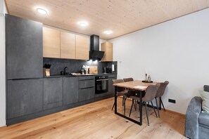 Kühlschrank, Ofen, Herdplatte, Geschirrspüler