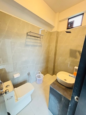 Family Room | Bilik Mandi | Pancuran mandi, kelengkapan dandanan diri percuma, bidet