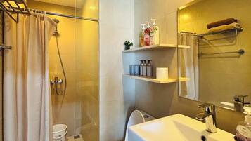 Doccia, asciugacapelli, asciugamani