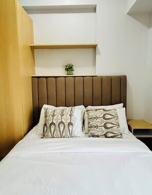1 bedroom, iron/ironing board, internet, bed sheets