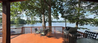 Lakefront Cottage - just north of Lapeer on private all lake sports lake