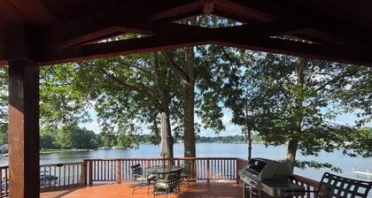 Lakefront Cottage - just north of Lapeer on private all lake sports lake