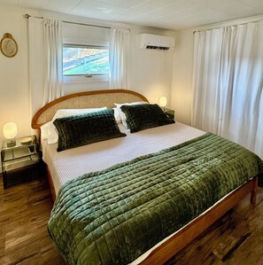 2 bedrooms, iron/ironing board, travel cot, free WiFi