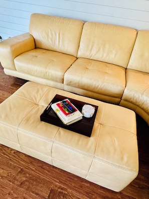 TV connectée, jeux vidéo, lecteur de DVD, livres