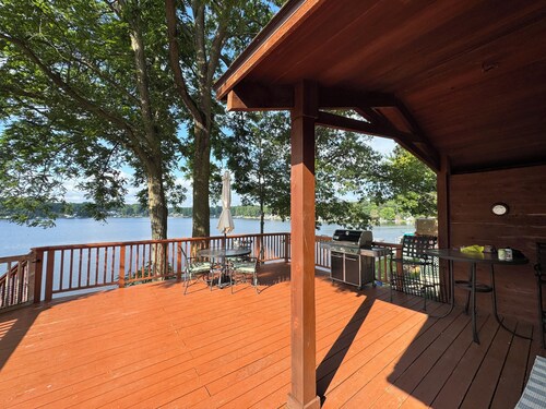 Lakefront Cottage - just north of Lapeer on private all lake sports lake