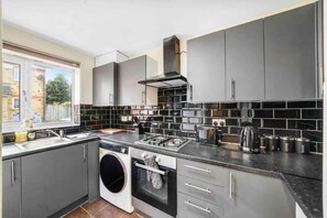 House | 4 bedrooms - Unwind Accommodation Solution Apartment 4 (London)