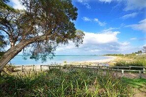 House | 3 bedrooms - Unwind Catchin D Sand - 5 Mins Walk to Beach (Busselton)