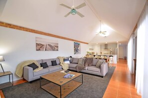 House | 3 bedrooms - Unwind Catchin D Sand - 5 Mins Walk to Beach (Busselton)
