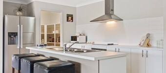 Unwind Bulla Hill Heights Retreat