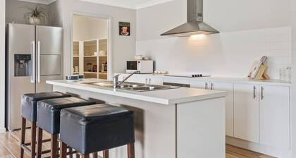 Unwind Bulla Hill Heights Retreat