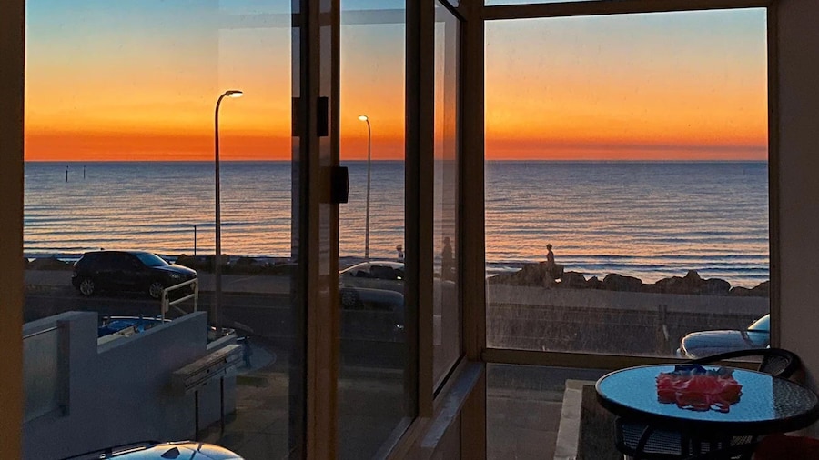 Unwind Esplanade Beach Escape No 5