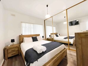 2 bedrooms - Unwind Esplanade Beach Escape No 5 (Adelaide)