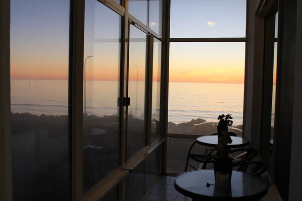 2 bedrooms - Unwind Esplanade Beach Escape No 5 (Adelaide)