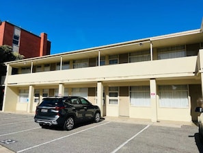 Apartment | 1 bedroom - Unwind Glenelg Studio Apartment no 31 (Adelaide)
