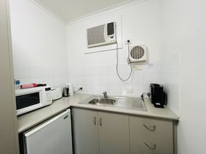 Apartment | 1 bedroom - Unwind Glenelg Studio Apartment no 31 (Adelaide)