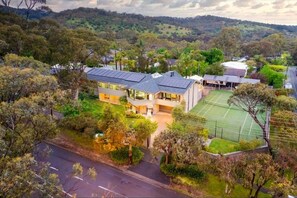 House | 5 bedrooms - Hawthorndene Masterpiece Squash Court Pool (Adelaide)