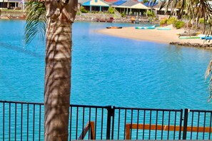 4 bedrooms - Lakeside Getaway - 4BR Jetty Wi-fi Waterfront (Encounter Bay)