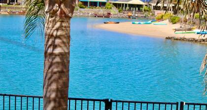 Lakeside Getaway - 4BR Jetty Wi-fi Waterfront