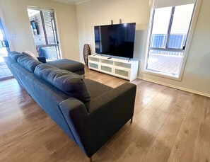 House | 5 bedrooms - Saltwater Breeze - Ocean Views 5BR Beach House (Port Victoria)