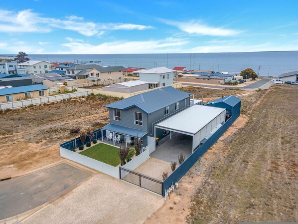 House | 5 bedrooms - Saltwater Breeze - Ocean Views 5BR Beach House (Port Victoria)