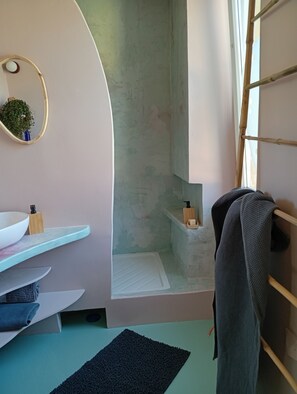Towels, soap, toilet paper - Chez Olive et Garance. Your haven of peace in Couret (Couret)