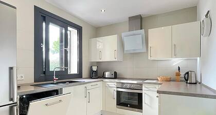 Casa LimĂłn vacation home for up to 6 guests in Cala Pi with sea views and private pool