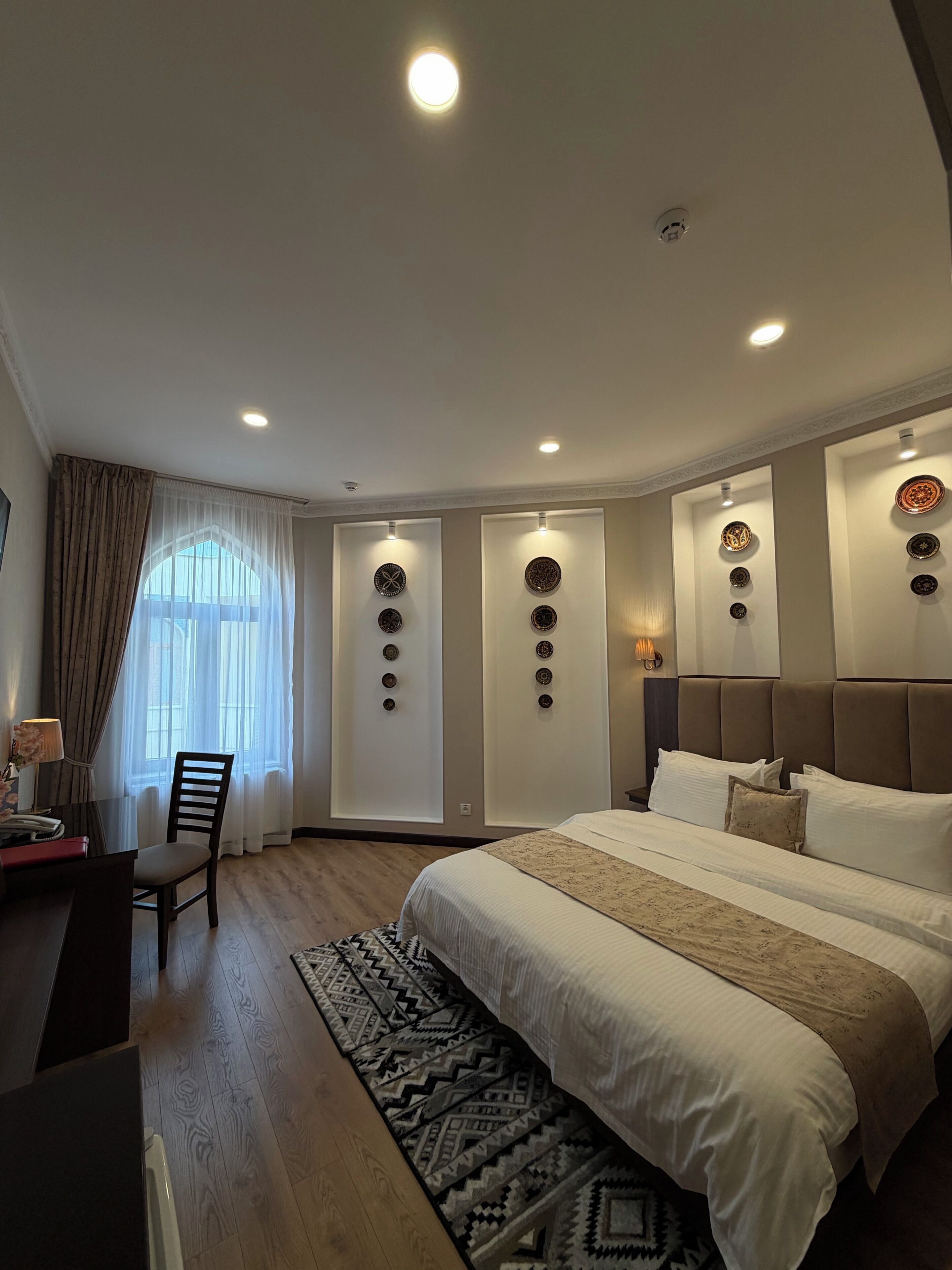 標準雙人房 | 高級寢具、羽絨被、房內夾萬、書桌