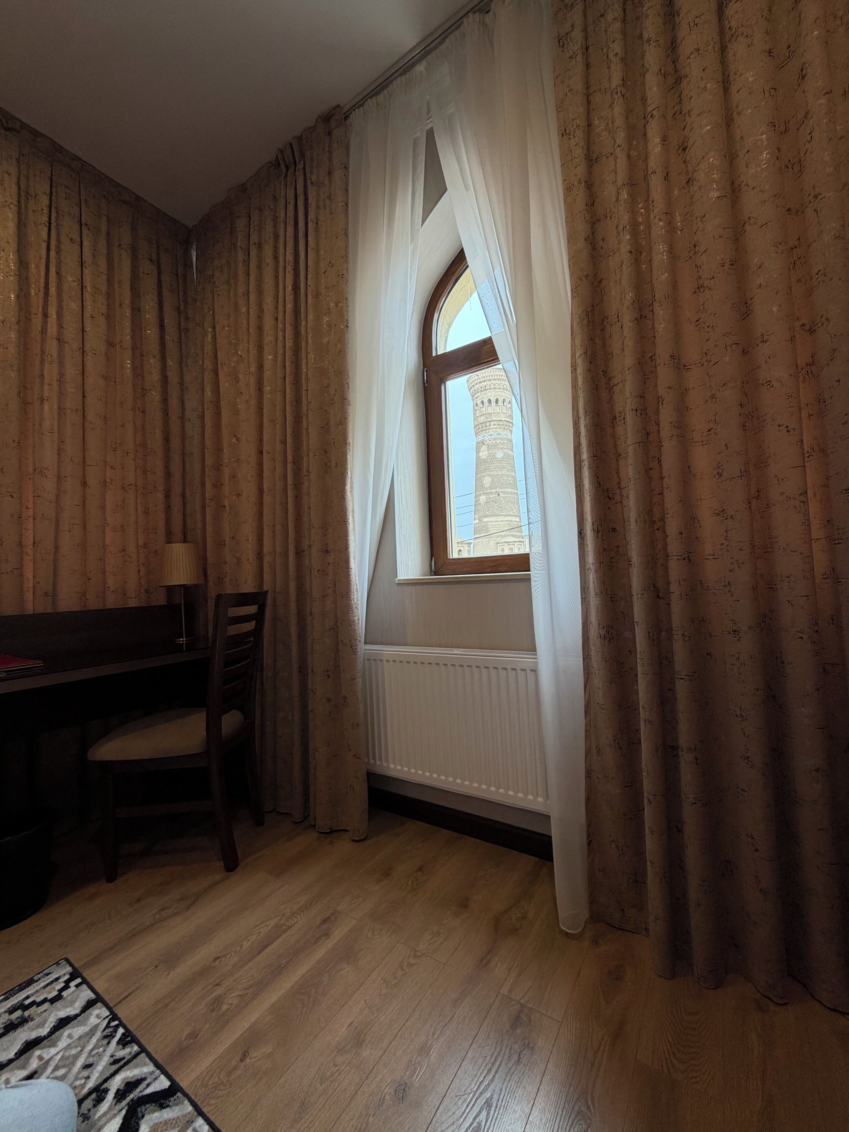 高級雙人或雙床房, 城市景 | 高級寢具、羽絨被、房內夾萬、書桌