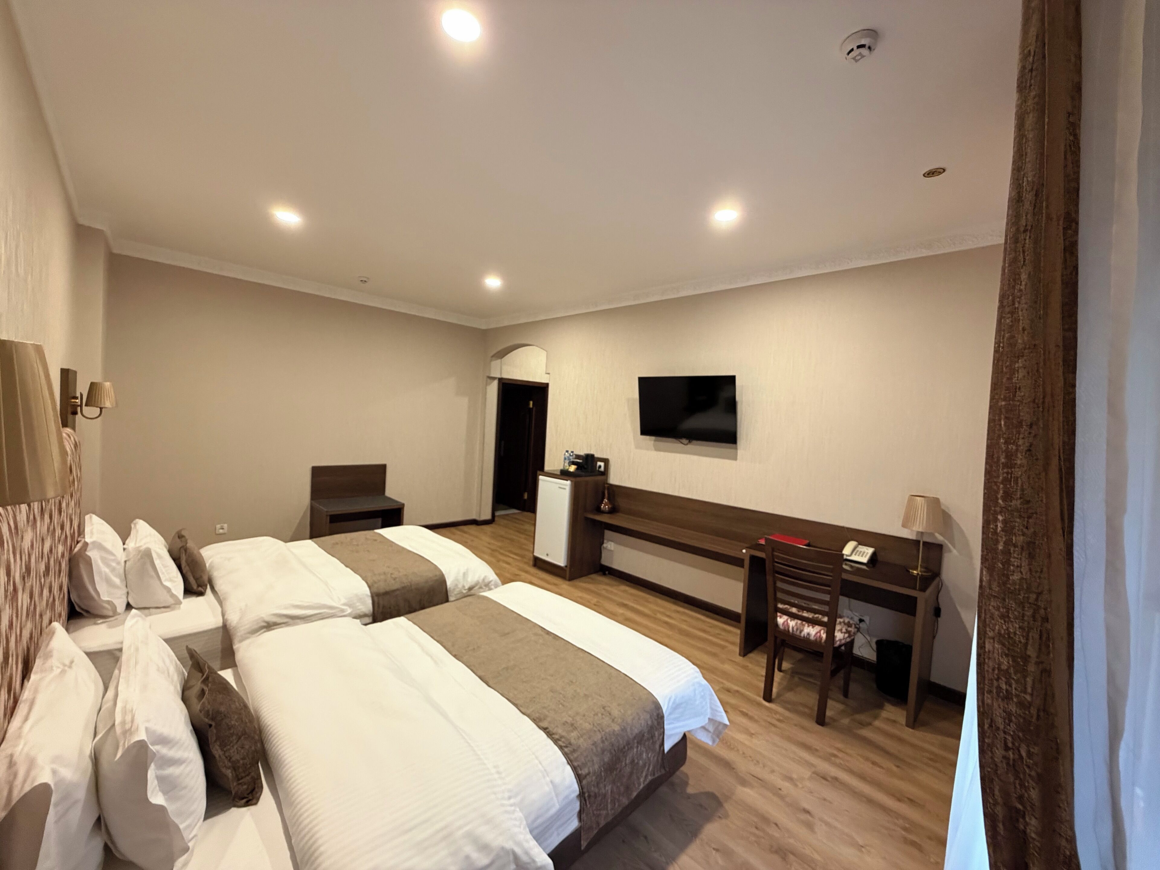 標準雙床房 | 高級寢具、羽絨被、房內夾萬、書桌