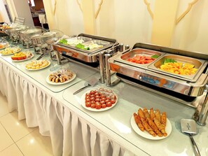 Free daily local cuisine breakfast 