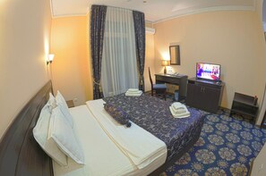 ห้องสแตนดาร์ดดับเบิล | เครื่องนอนระดับพรีเมียม, ผ้านวมขนเป็ด, ตู้นิรภัยในห้องพัก, โต๊ะทำงาน